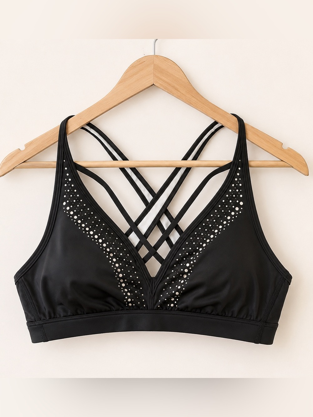 Victoria Sport Black Laser Cut Strappy Criss Cross Back V-Neck Sports Bra Large